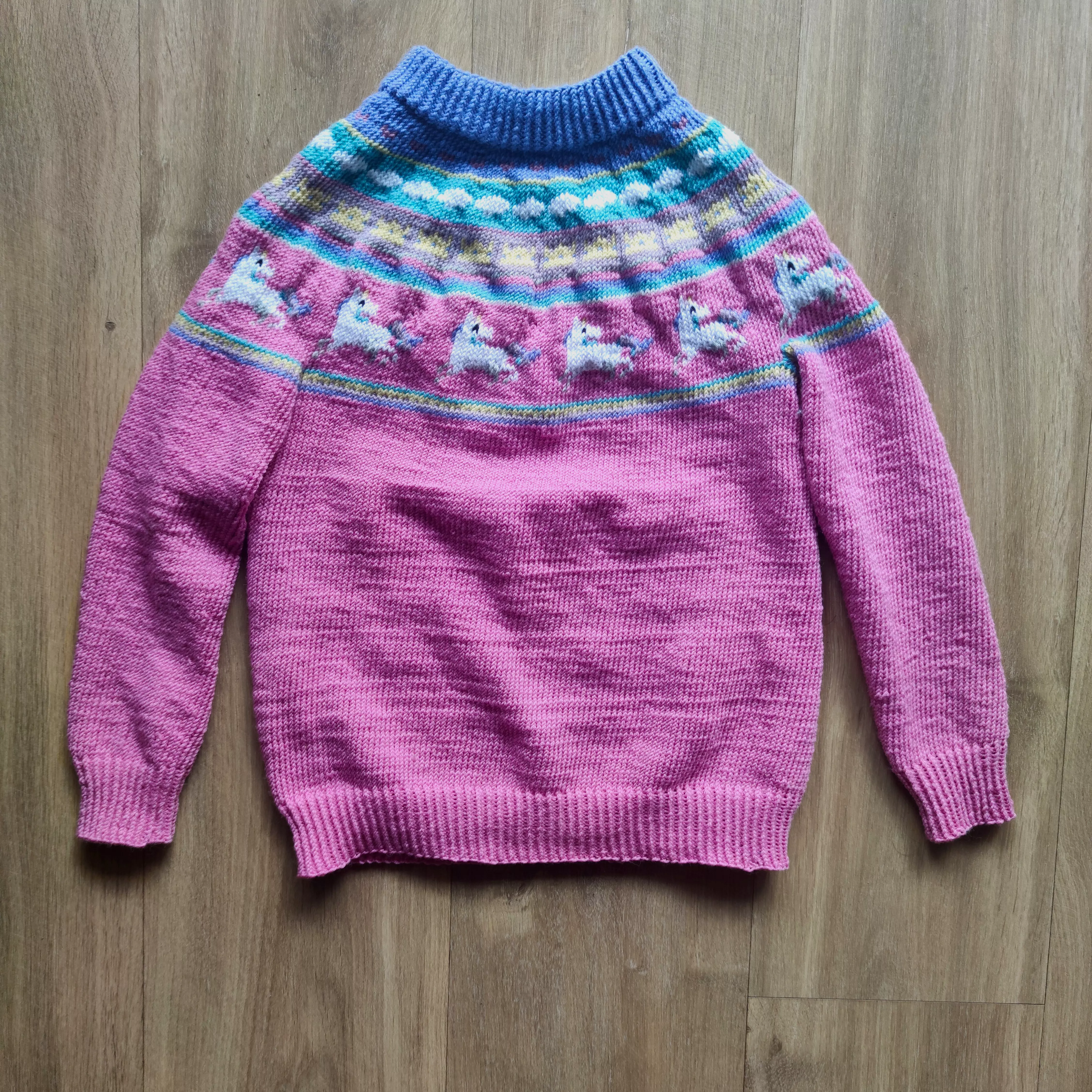 Tiara Sweater a plat par terre Terrifiknits